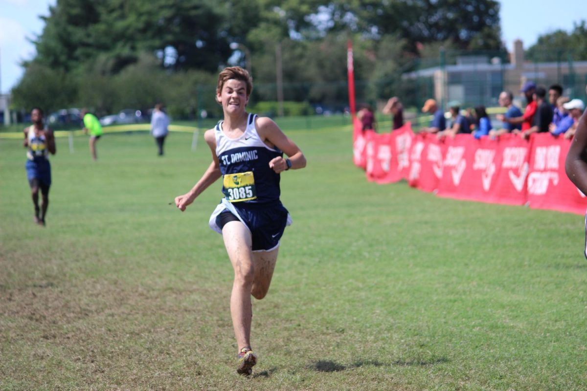 Junior Ben Evers racing towards the finish line