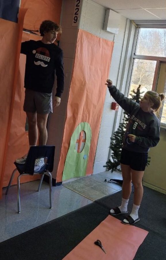 Students are preparing to decorate the halls for the Christmas Decorating contest
