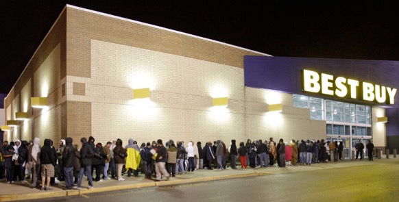 Hundreds line up outside Best Buy to be the first to get the best deals 