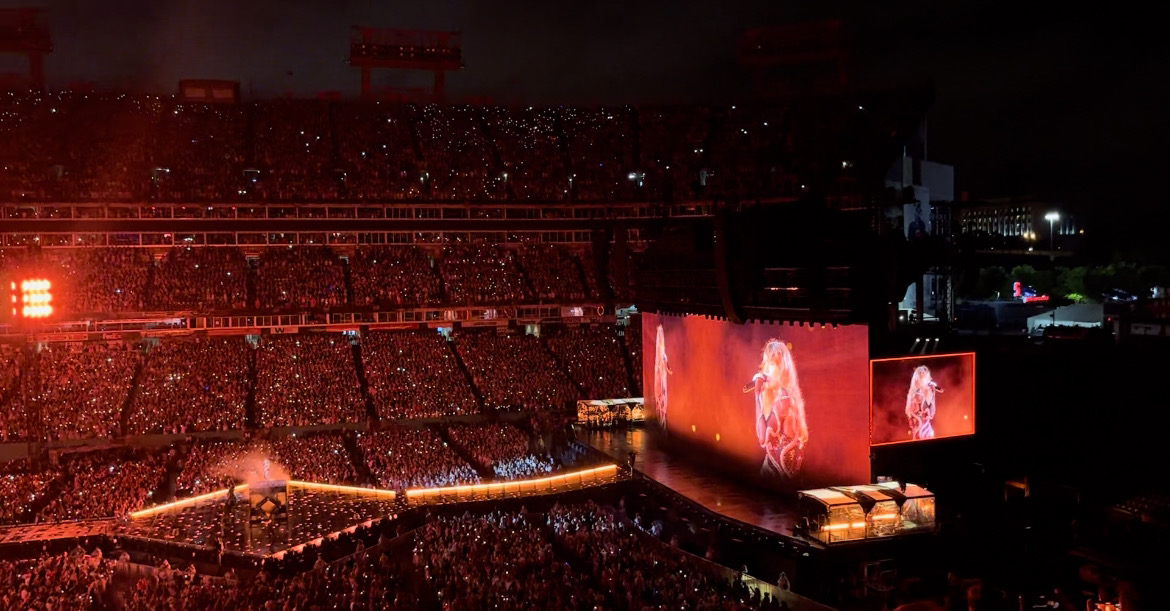 Taylor Swift sold out performance in Nashville at Nissan Stadium