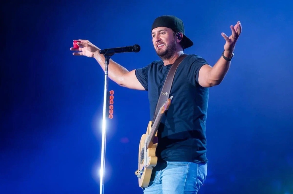 Luke Bryan performs at Hollywood Casino amphitheater to a packed crowd