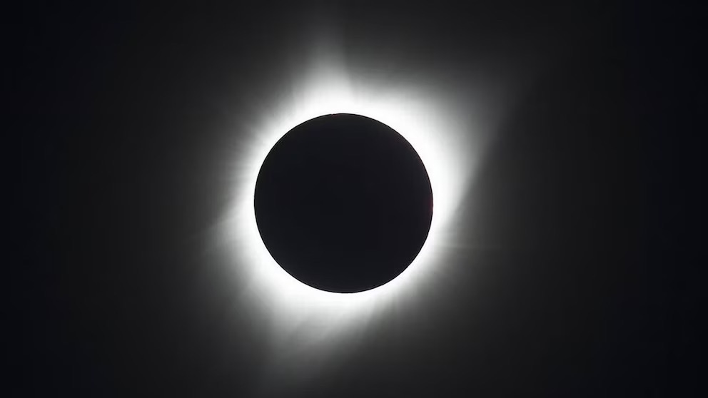 A+total+solar+eclipse+will+occur+on+April+8th